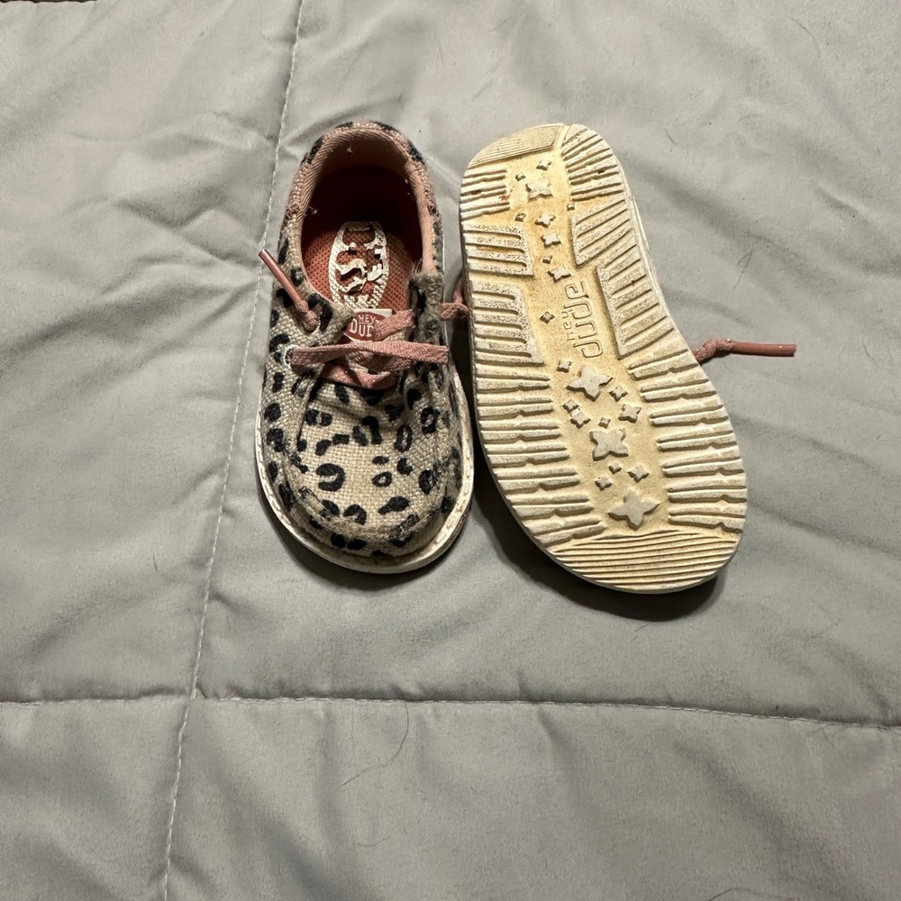 Hey Dude toddler Leopard Print Moccasins Comfortable Slip-On Shoes - Picture 3 of 4